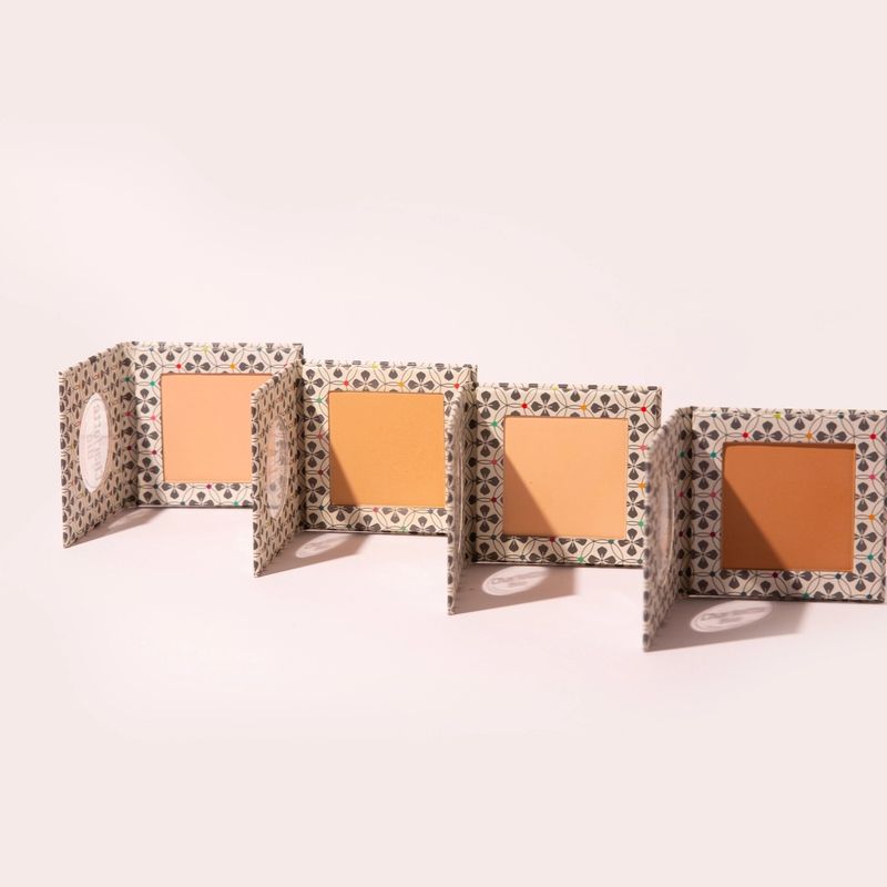 Compact Powder - 04 Honey Gold | Charlotte Bio